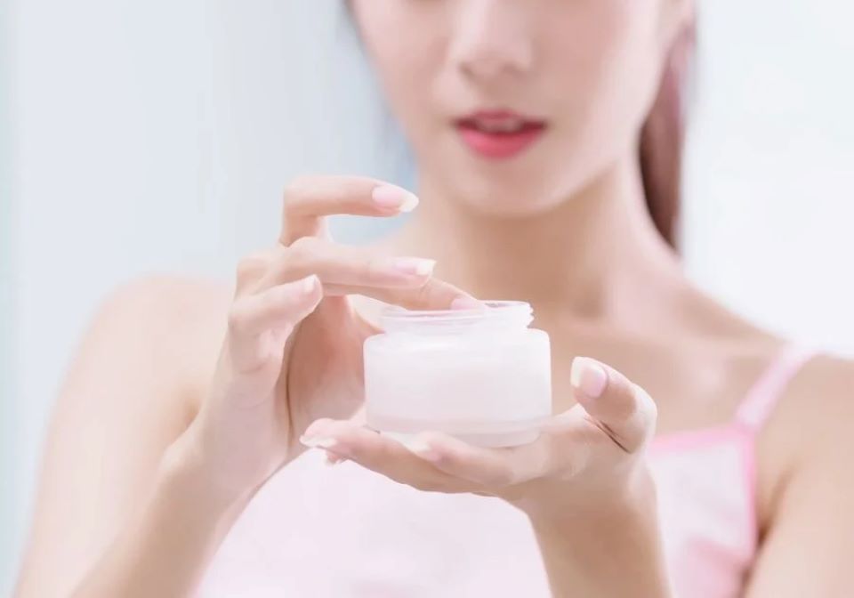 Có ổn không nếu bạn tẩy da chết cho làn da nhạy cảm?