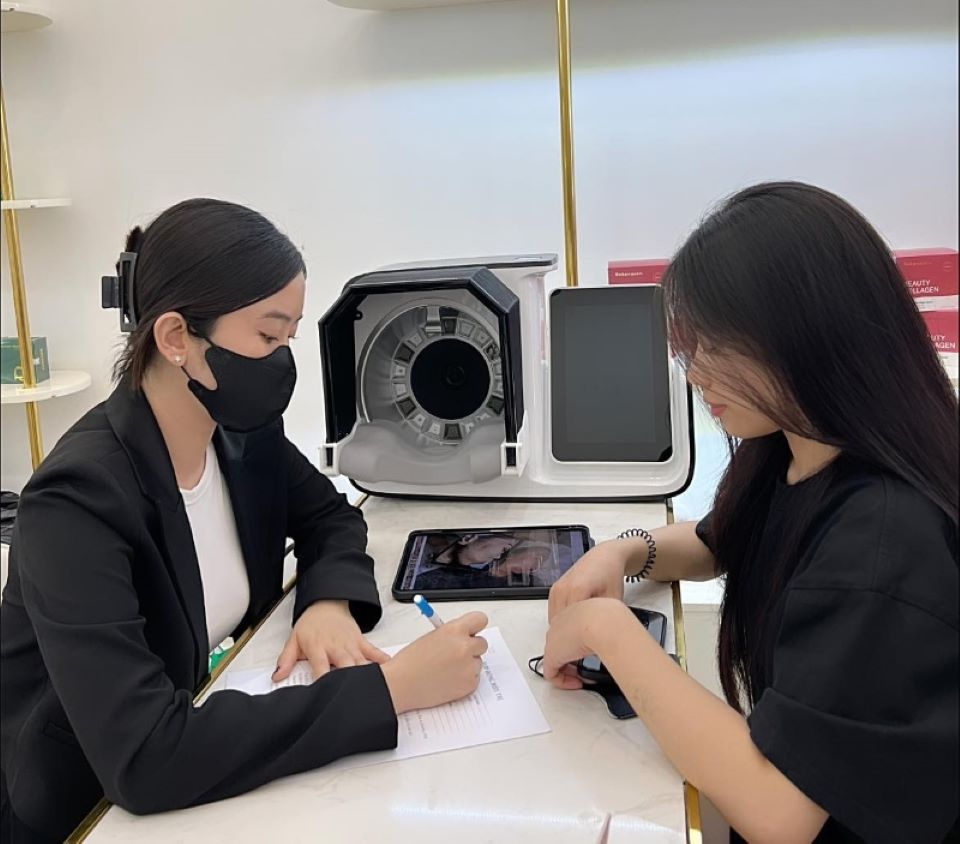 Dịch vụ thăm khám và soi da tại D.D Beauty Bar