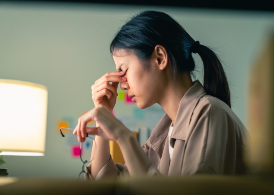 Thay đổi nội tiết tố là nguyên nhân gây mụn trứng cá
