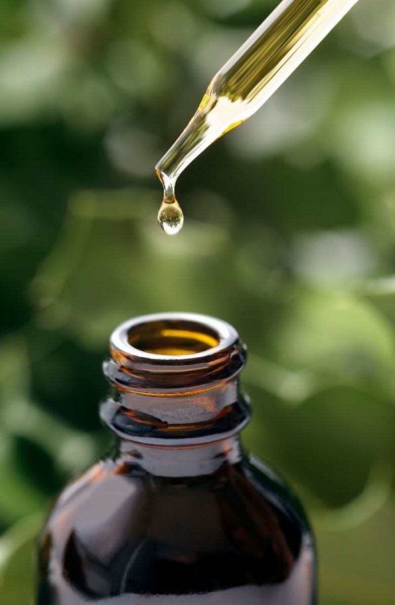 Cách trị mụn thịt tại nhà - Dầu cây trà (tea tree oil) 
