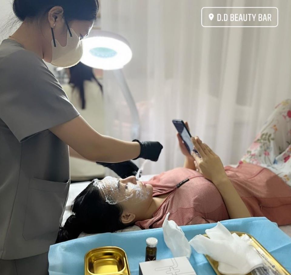 Quy trình 9 bước lấy nhân mụn chuẩn y khoa tại D.D Beauty Bar – Tẩy trang và làm sạch da