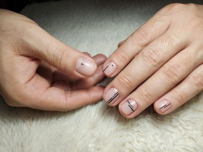 Mẫu nail kẻ sọc đơn giản cho nam giới