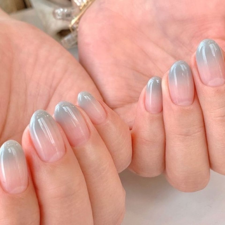 Mẫu móng tay sơn ombre dịu nhẹ