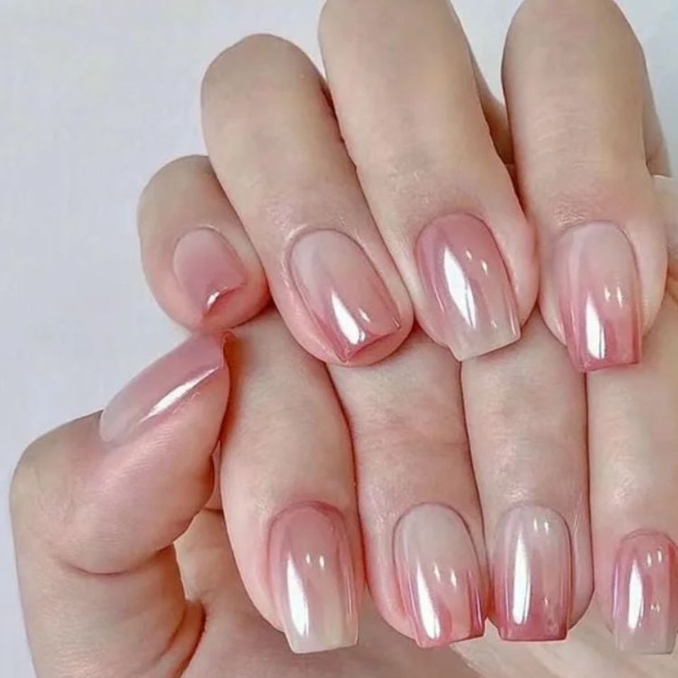 Móng tay tráng gương trendy